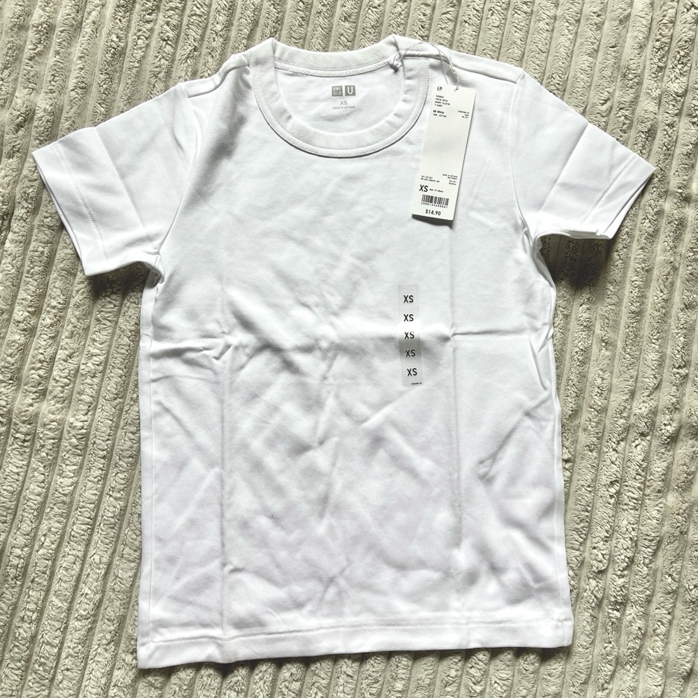 NEW UNIQLO T-SHIRT